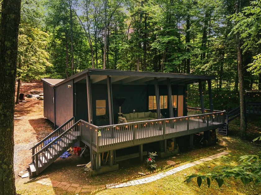 Cozy Catskills Mid-Century house - Image 1