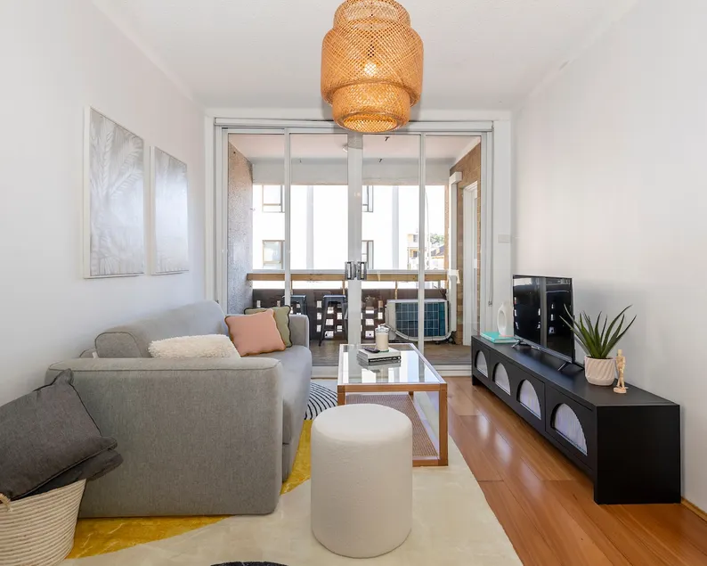 Bondi 2BR | Free Parking + Balcony | Superhost - Image 1