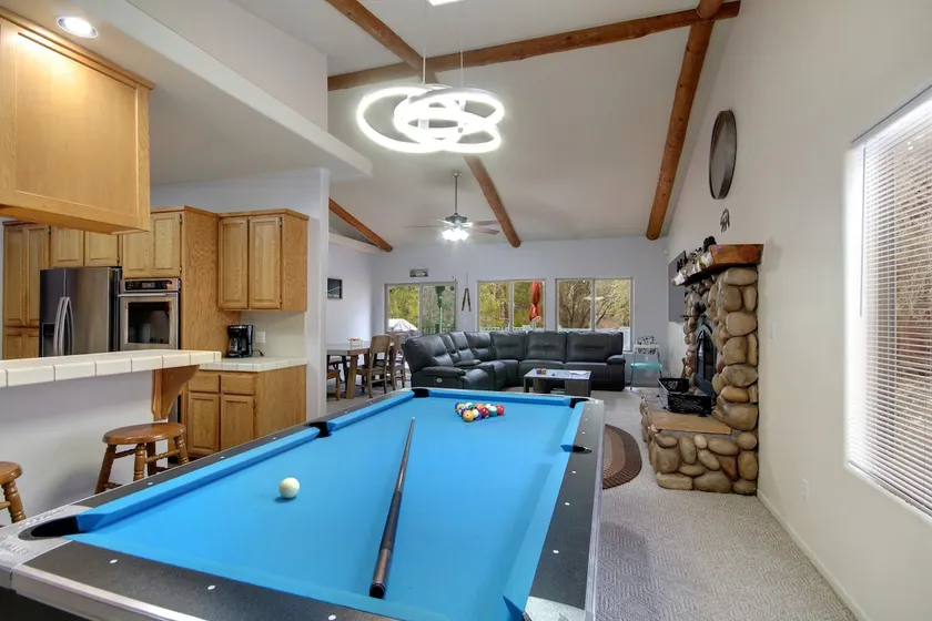 Arcade, Hot Tub, Game Room Home in Nature - Image 1