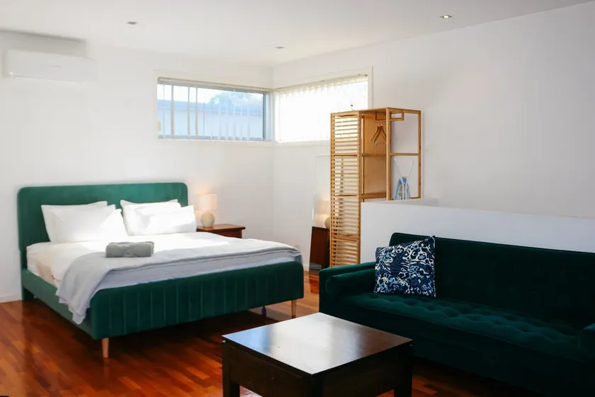 Edgewater Studio - Private & Spacious + King Bed - Image 1
