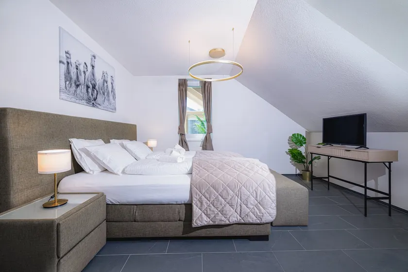 Deluxe Apartment with Sauna - Image 1