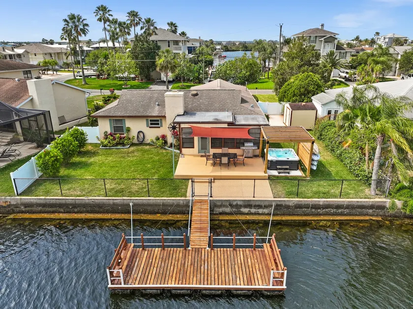 Hernando Hideaway:Heated Pool Decks Dock Balcony Yard w Firepit Kayaks - Image 1