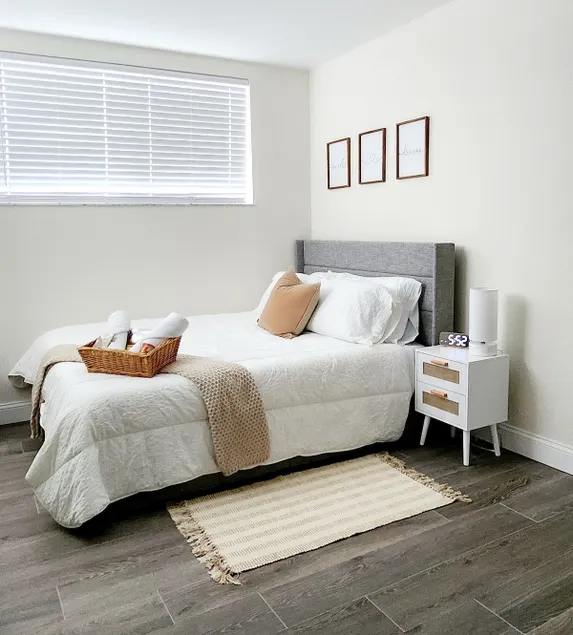 Cozy bedroom near coral gables  - Image 1