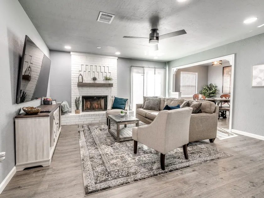 Stylish 5BR Home•Large Groups, 10 Min to Airport - Image 1