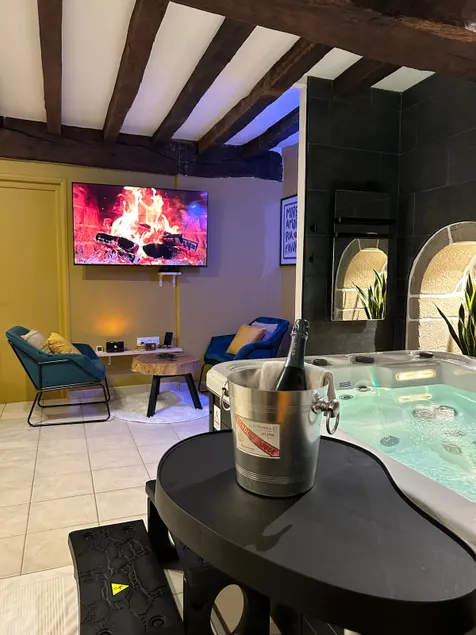 L'Etreinte, 4-star charming cottage with spa and sauna - Image 1
