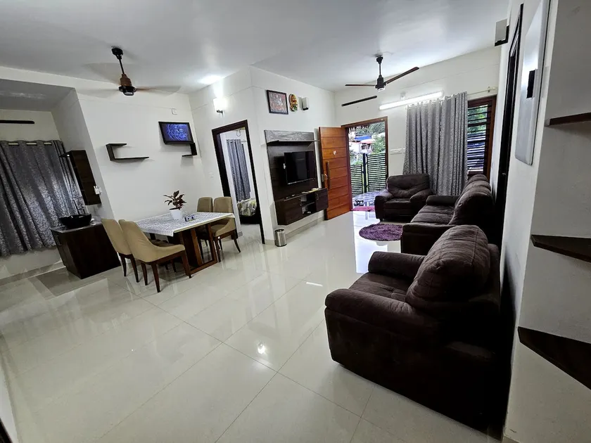 RV House - Best Short Stay for a Big Group - Image 1