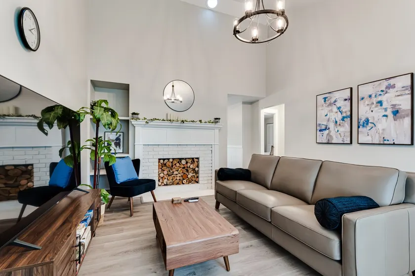 Serene Forest Haven: Near UO | 2 beds 1.5 bath - Image 1