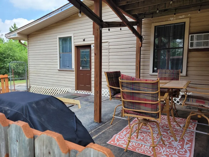 Hide-a-way Farmhouse Apartment-Pet Friendly-horses - Image 1