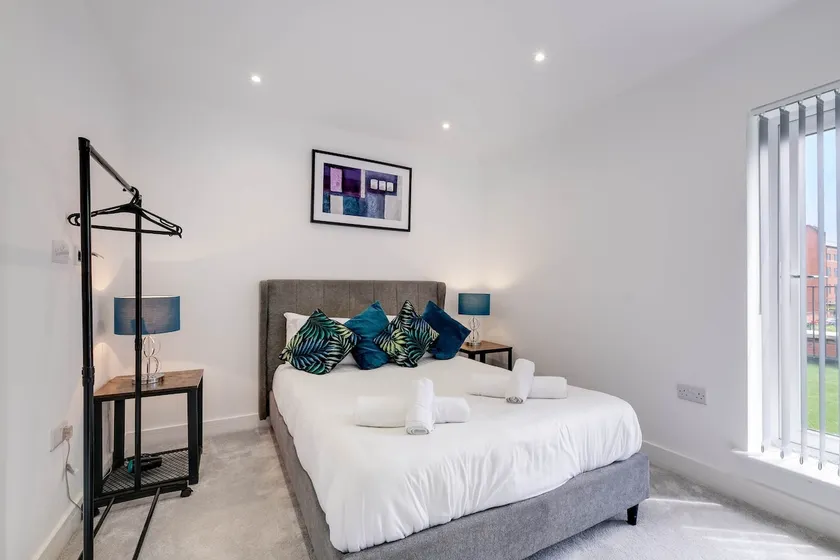 Modern 2 Bedroom Apartments Town Centre Camberley - Image 1