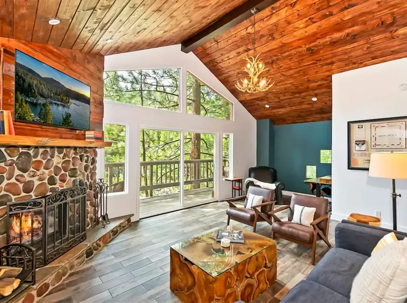 The Mighty Pines Retreat + Large Patio + BBQ+View! - Image 1