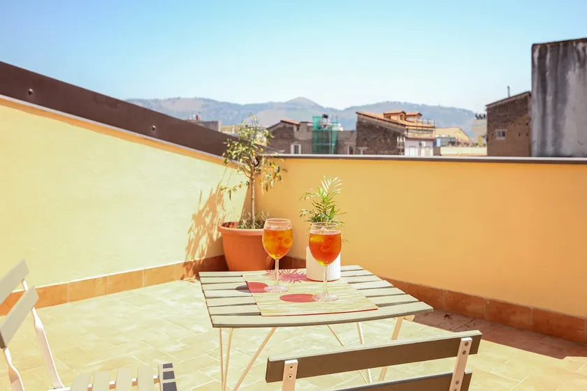 Lovely duplex with rooftop. Near Royal Palace - Image 1