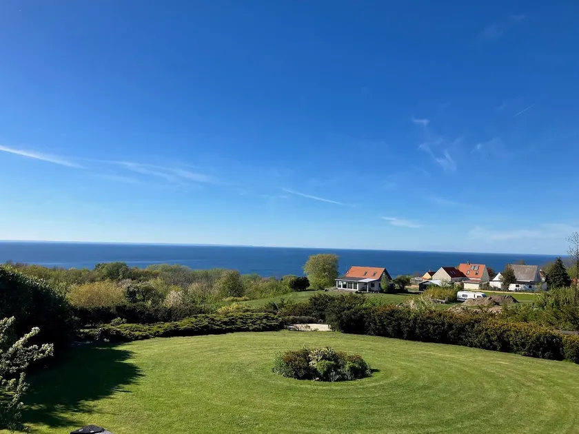 Apartment with unique sea view in Vang - Image 1