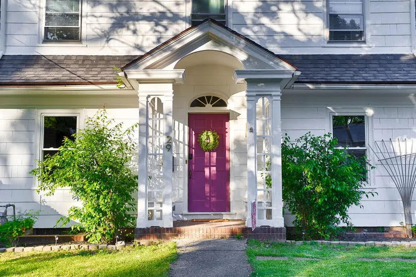 Vintage Vineyard Cottage: Cozy Getaway, King Beds - Image 1