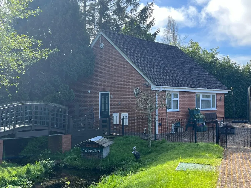 Bungalow next to Country Park - Image 1