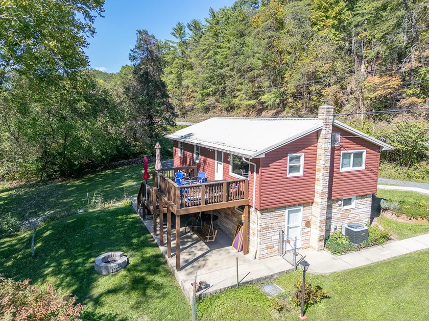 Comfy Creekside Getaway in Eagle Rock, VA - Image 1