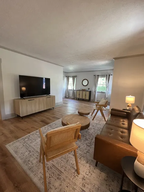 Charming Home Walking Distance to Main Street! - Image 1