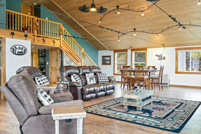 Spacious Escape, 20 min Sugarloaf, on UTV trials - Image 1