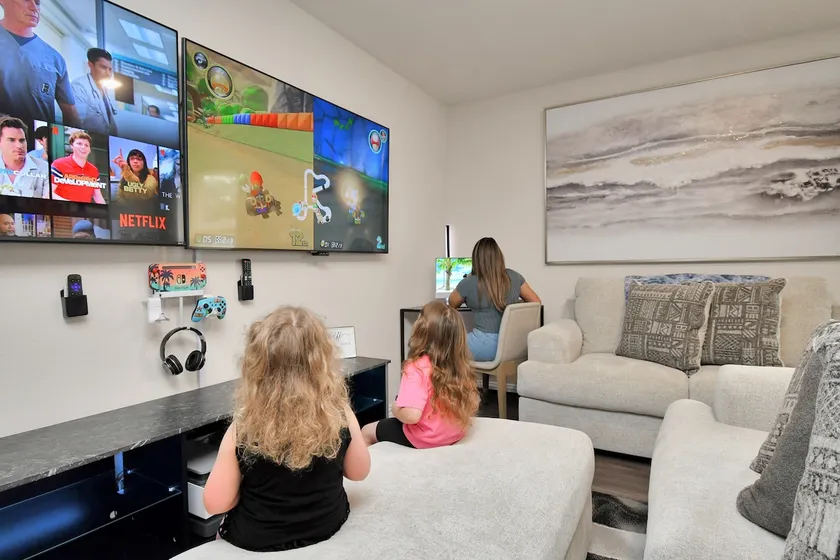 50 % Off Luxury Home| PC, N-Switch, King|SLPS12 - Image 1