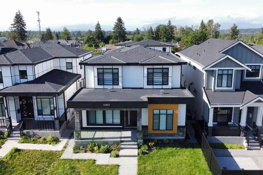 Brand New Luxe 5BR Home | Surrey | Sleeps 10+ - Image 1