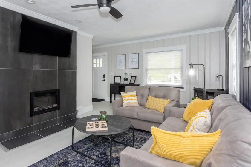 Spacious Suite ·Peaceful Deck ·WiFi ·Near Downtown - Image 1