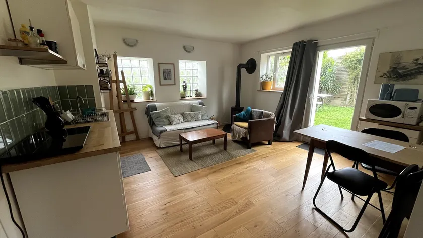 Charming apartment in ground floor house - Image 1
