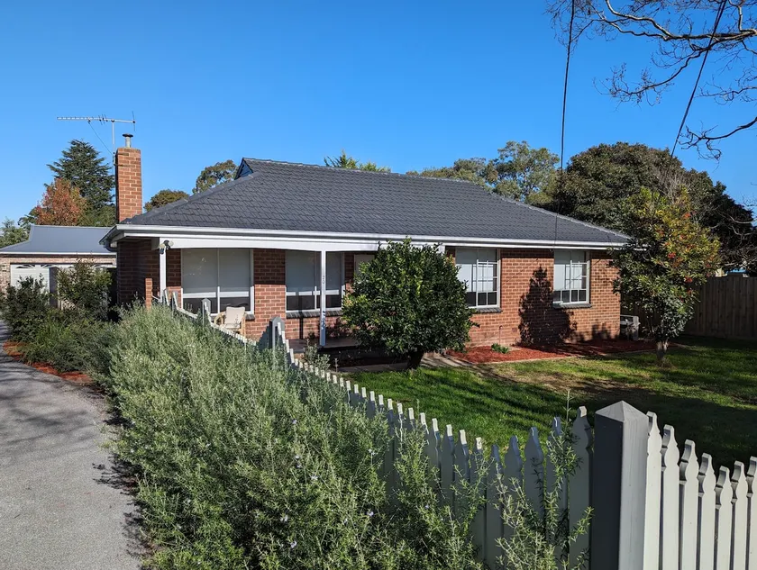 Gwendoline Cottage, Pets, Main St. Station - Image 1