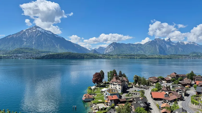 Jewel with dream view of the lake and mountains! - Image 1