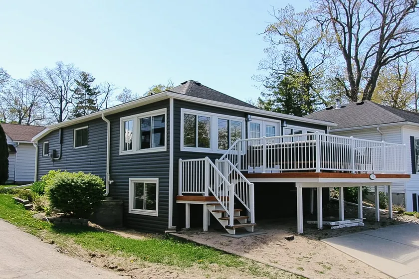 Gray Haven- Winter Getaway,Hot Tub & Lake View - Image 1