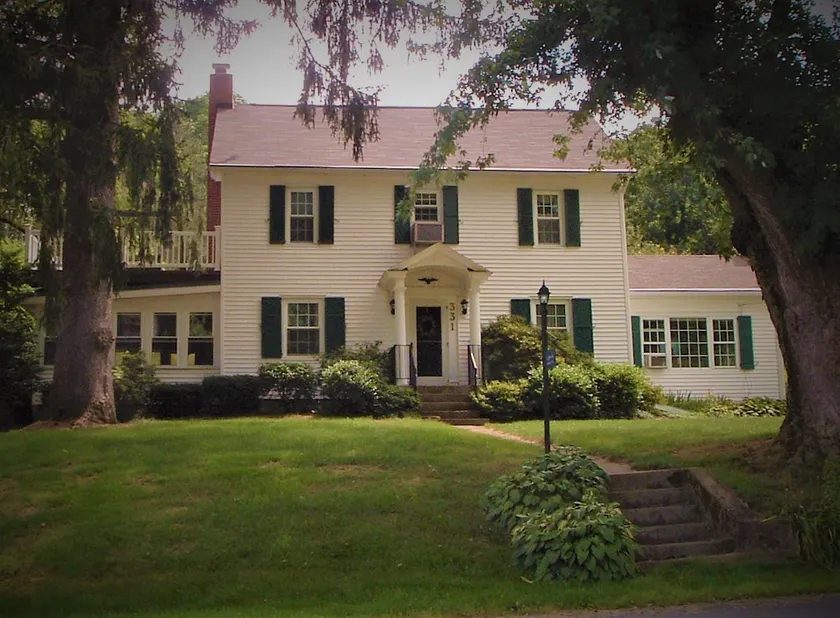 Farmhouse in beautiful countryside setting - Image 1