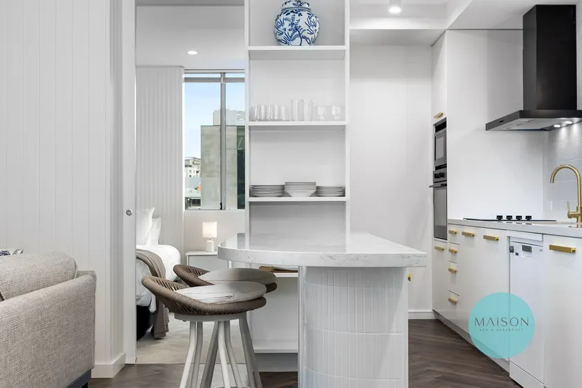 Chic Honeysuckle Apartment - Image 1