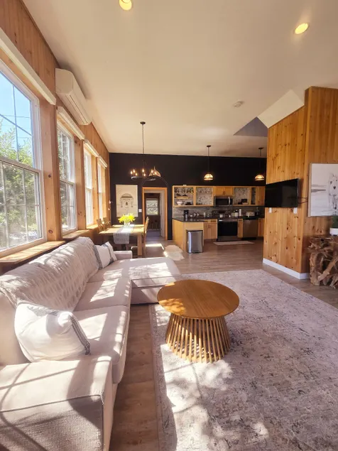 kitchen,beach,king bed,downtown,ocean view, pet - Image 1