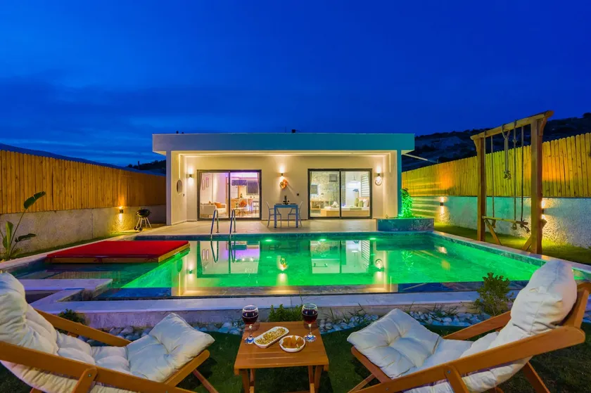 Affordable honeymoon villa - Image 1
