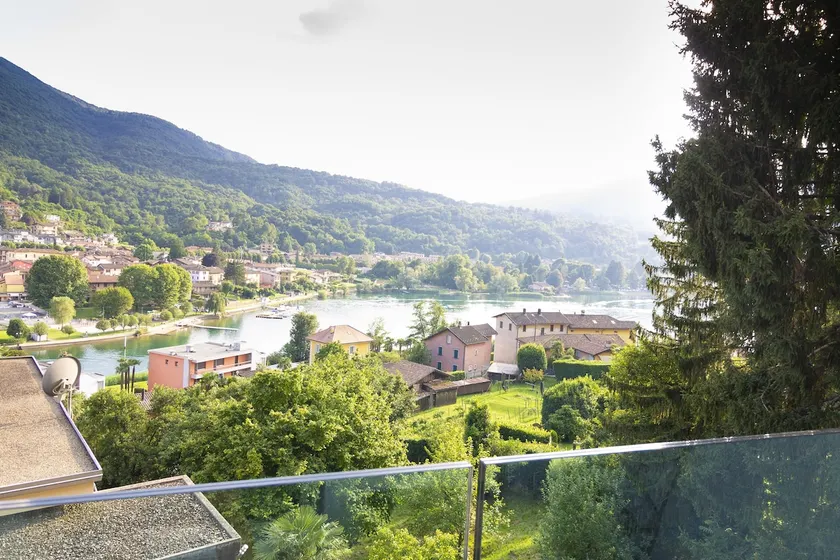 [Apartment Design] Terrace, stunning lake view - Image 1