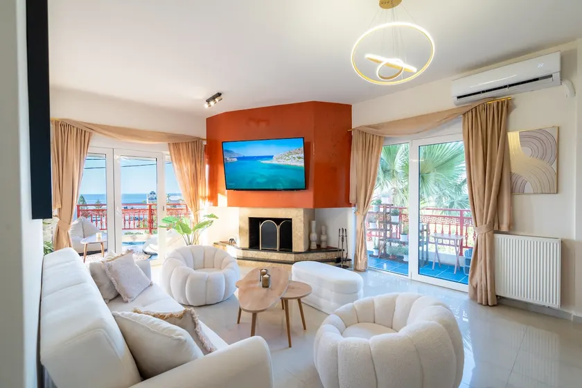 VDG Luxury Seafront Residence - Image 1