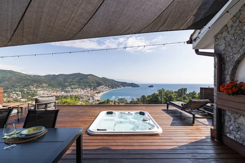 Spectacular island view from the Jacuzzi - Image 1