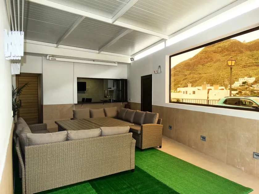 Comfortable, Modern and Spacious House - Image 1