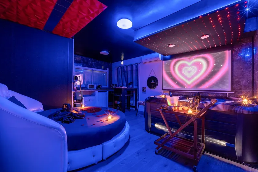 Romantic Loft ~ Private Jacuzzi ~ Romantic Stay - Image 1