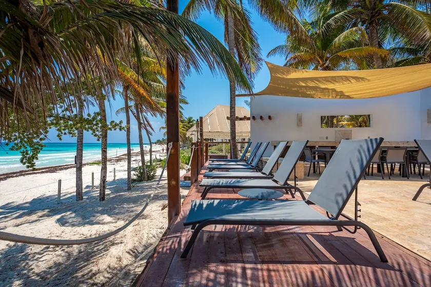 Oceanfront villa with private pool and service - Image 1