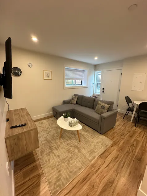 Chic 1BR • Transit-Friendly • Sleeps 3 - Image 1