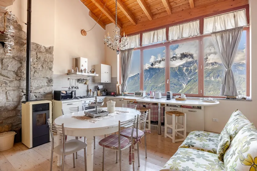 Magnificent house in Valle Camonica - Image 1