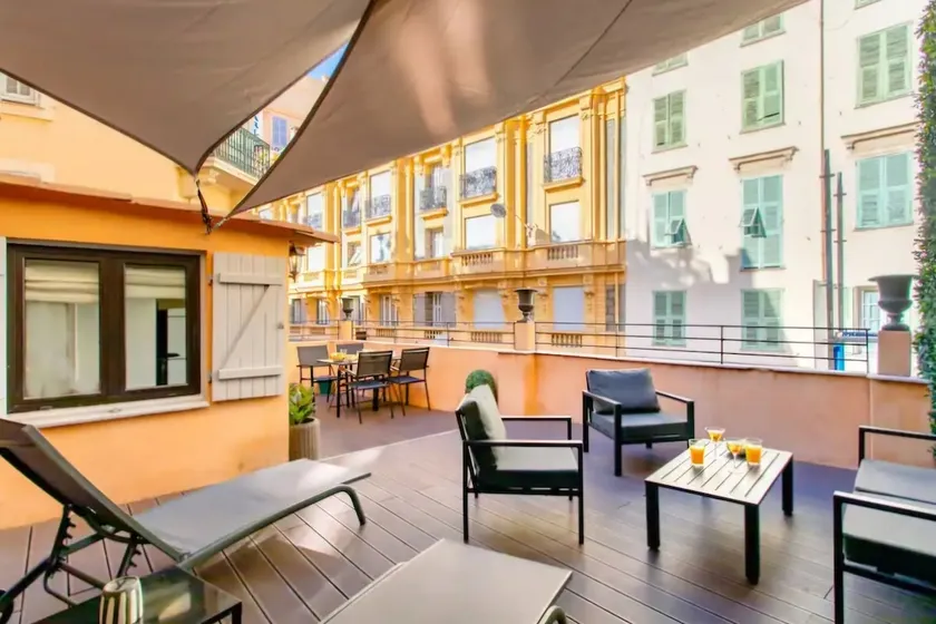 Guidoni, 2 Bedrooms, Terrace, A/C, J&J Concierge Service - Image 1