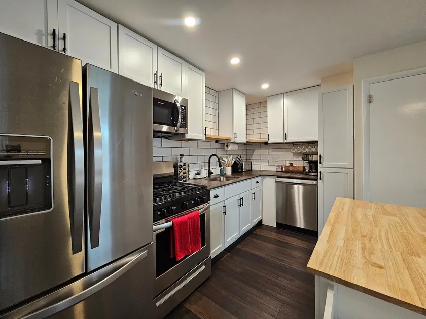 Rustic & Renovated 3 Bed: 8 Min Walk to Bridge St. - Image 1