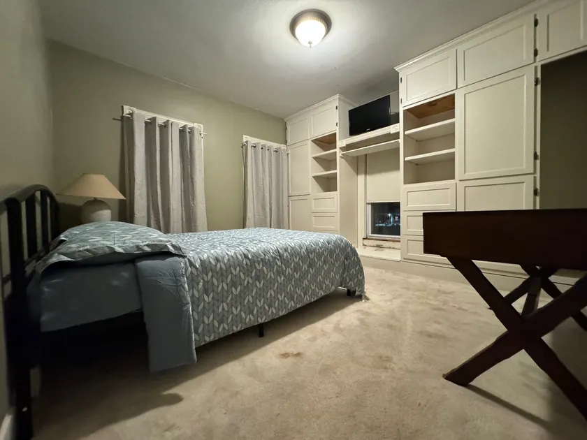 Charming 5-Bedroom Family Home - Image 1