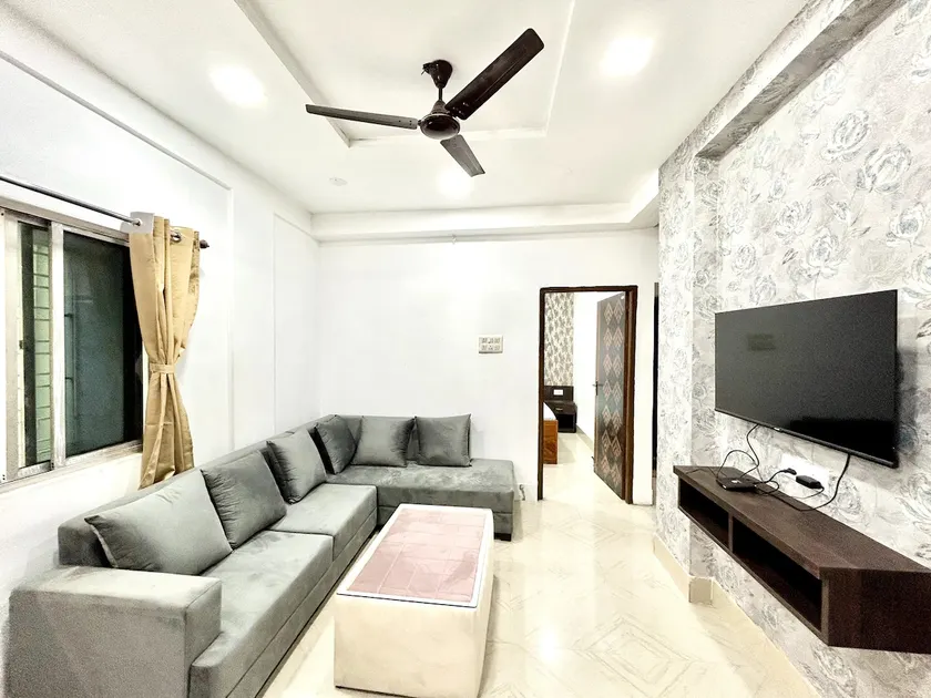 Modern 2BHK Apartment,10 mins from Apollo Hospital - Image 1