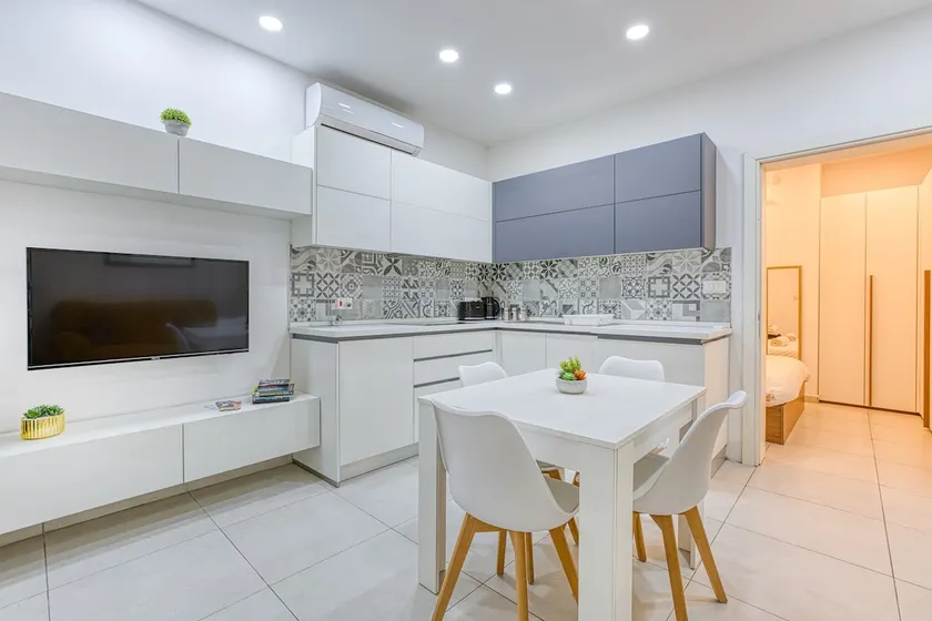 Modern 1BR Maisonette | Minutes from Valletta - Image 1