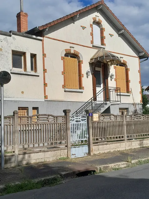 house with garden - Image 1