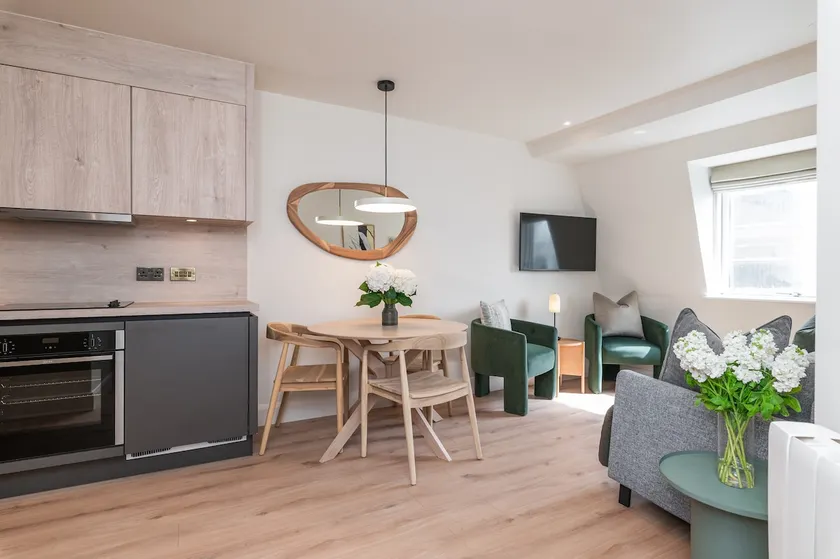 Newly Refurbished Designer Apt - Dream Location - Image 1