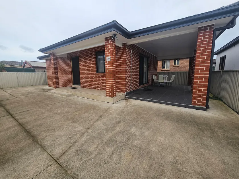 New entire home close to Canley Heights shop - Image 1