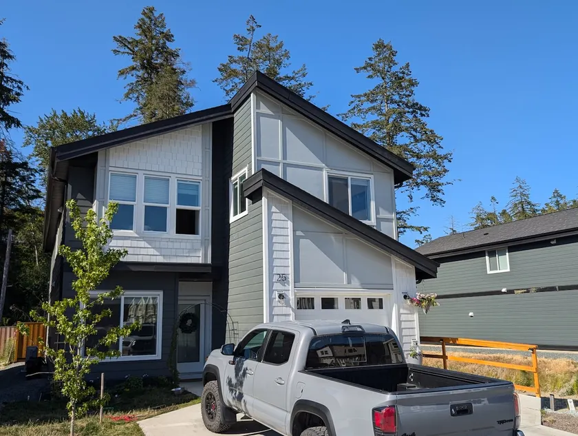 Near Butchart Gardens & Ferry • Private Suite - Image 1