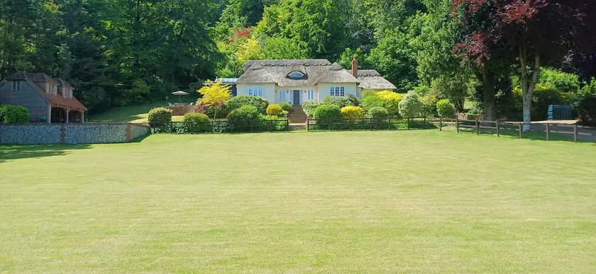 Heavenly Hampshire Luxury Home & Gardens - Image 1